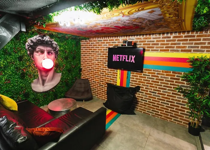 Capsule Art Deco - Jacuzzi - Netflix - Home Cinema - Arcade De Jeux & Nintendo Switch - 2 Chambres - Filet Suspendu
