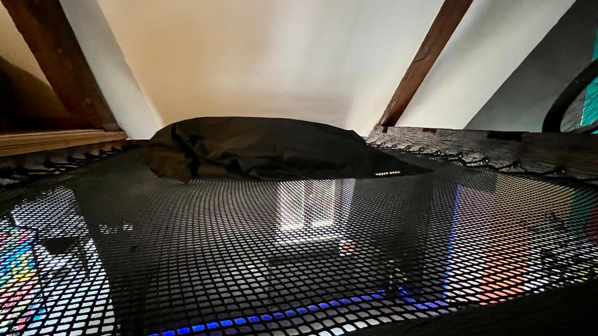 Apartment Capsule Art Deco: Luxe Entertainment With Jacuzzi *