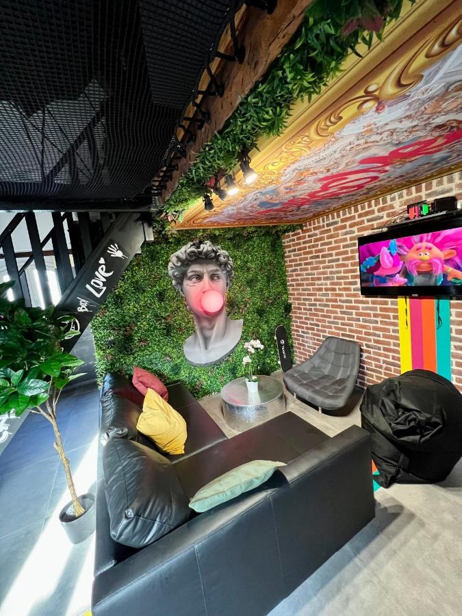 Capsule Art Deco - Jacuzzi - Netflix - Cinema - Arcade De Jeux & Nintendo Switch - 2 - Filet Suspendu * Valenciennes