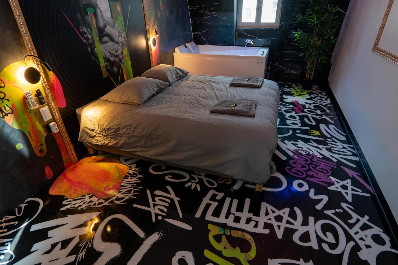 Apartment Capsule Art Deco: Luxe Entertainment With Jacuzzi Valenciennes