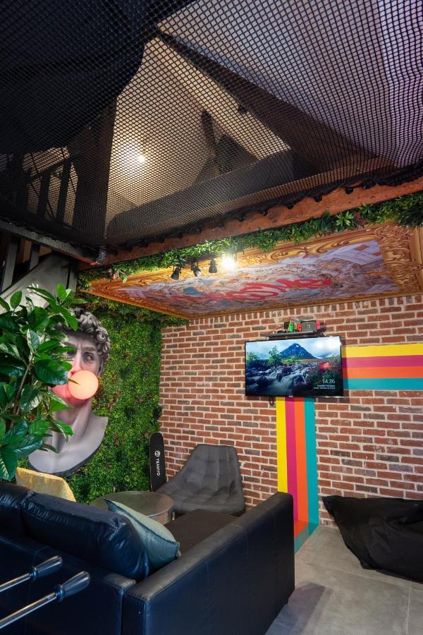 Capsule Art Deco - Jacuzzi - Netflix - Cinema - Arcade De Jeux & Nintendo Switch - 2 - Filet Suspendu Apartment Valenciennes