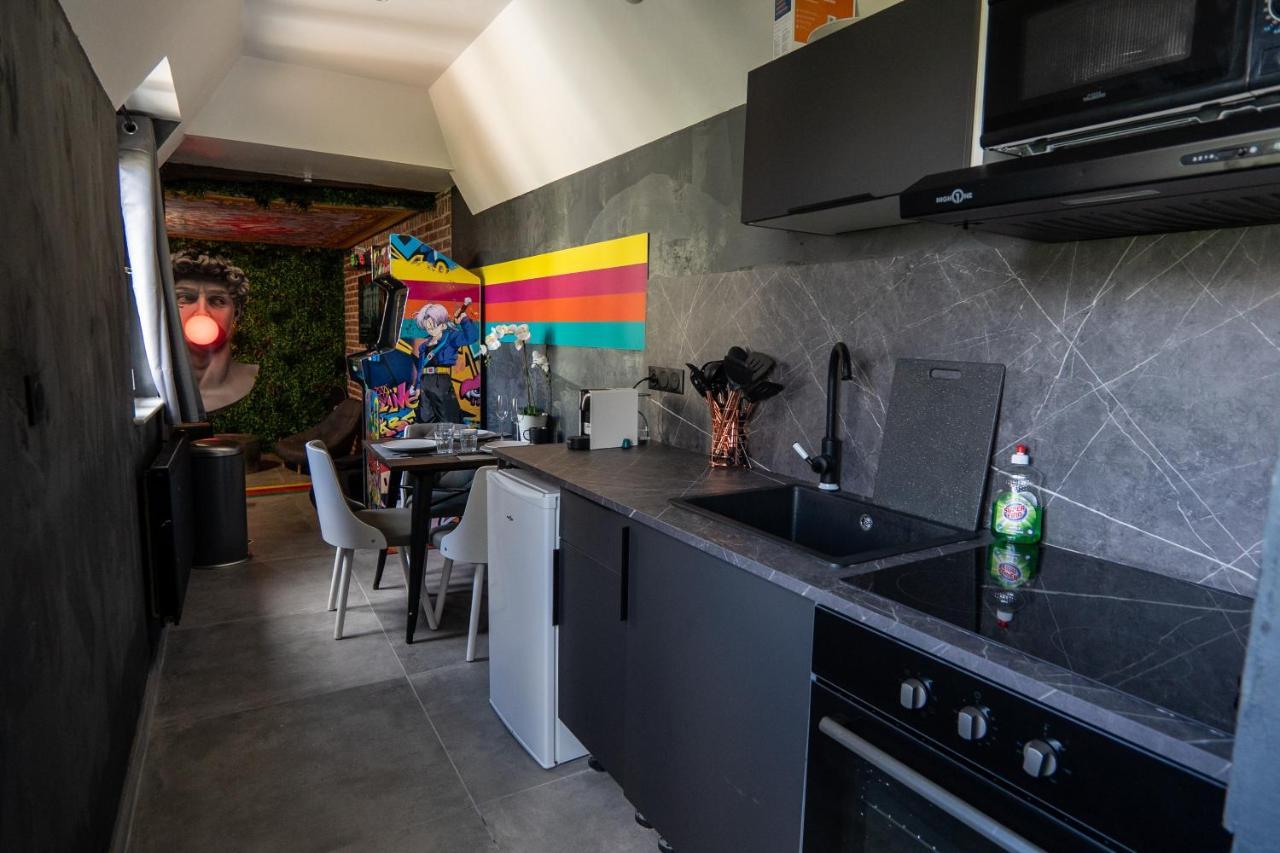 Apartment Capsule Art Deco: Luxe Entertainment With Jacuzzi Valenciennes
