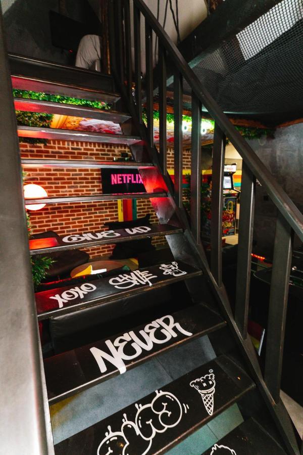 Capsule Art Deco - Jacuzzi - Netflix - Cinema - Arcade De Jeux & Nintendo Switch - 2 - Filet Suspendu Apartment