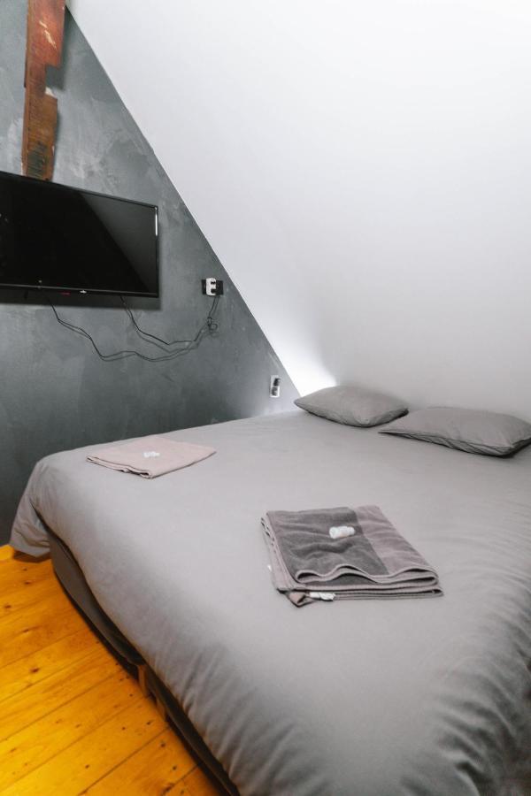 Capsule Art Deco: Luxe Entertainment With Jacuzzi Apartment *